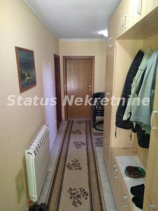 Sajlovo-Spratna kuća 360 m2-065/385 8880