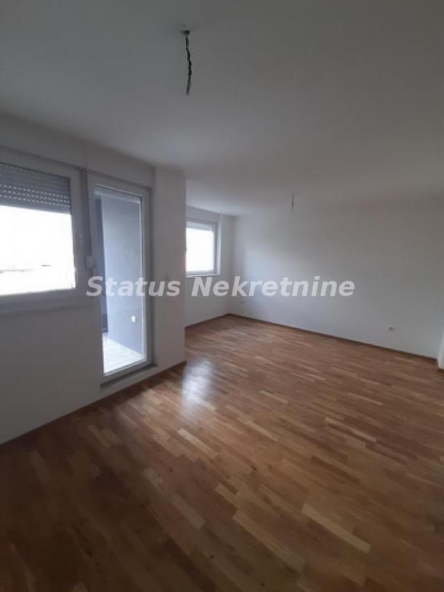 Adice-Useljiv Veliki Četvorosoban stan 80 m2 na Pogodnoj Lokaciji-povrat PDV-065/385 8880