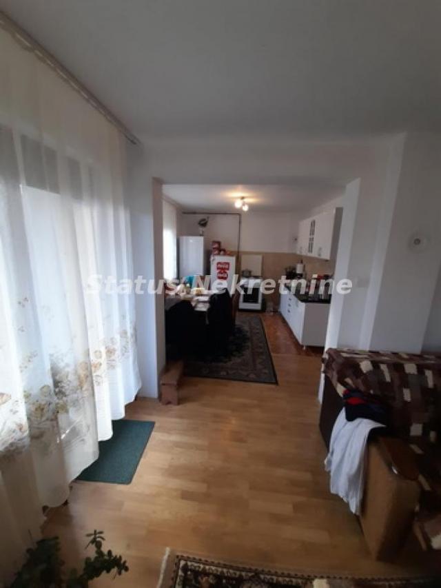 Temerin-novija spratna kuća 180 m2 na placu 738 m2 i na uglu dve ulice-065/385 8880