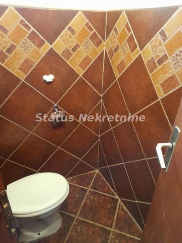 Zrenjanin-Rustična kuća 120 m2 sa razrađenim lokalom 37 m2 na glavnom putu-065/385 8880