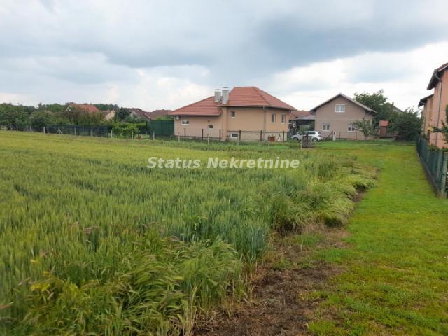 Futog-Odličan Građevinski plac 686 m2 u Novom Futogu-065/385 8880