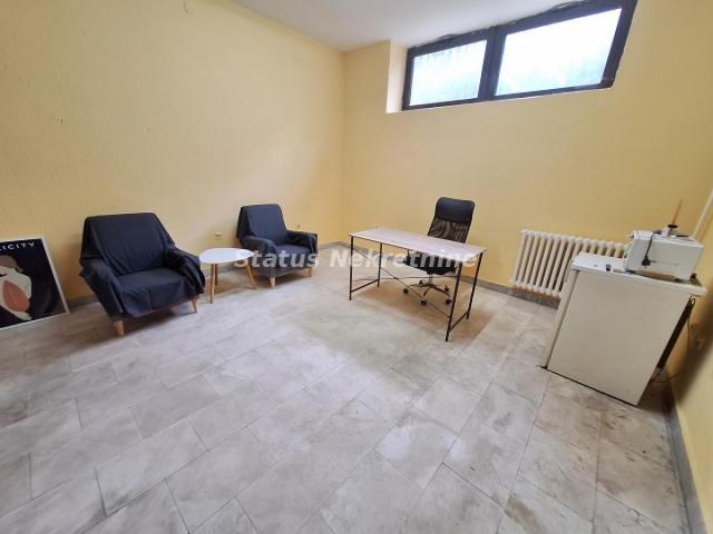 POSLOVNI PROSTOR 19M2 CENTAR GRADA, SUTEREN, 200EU