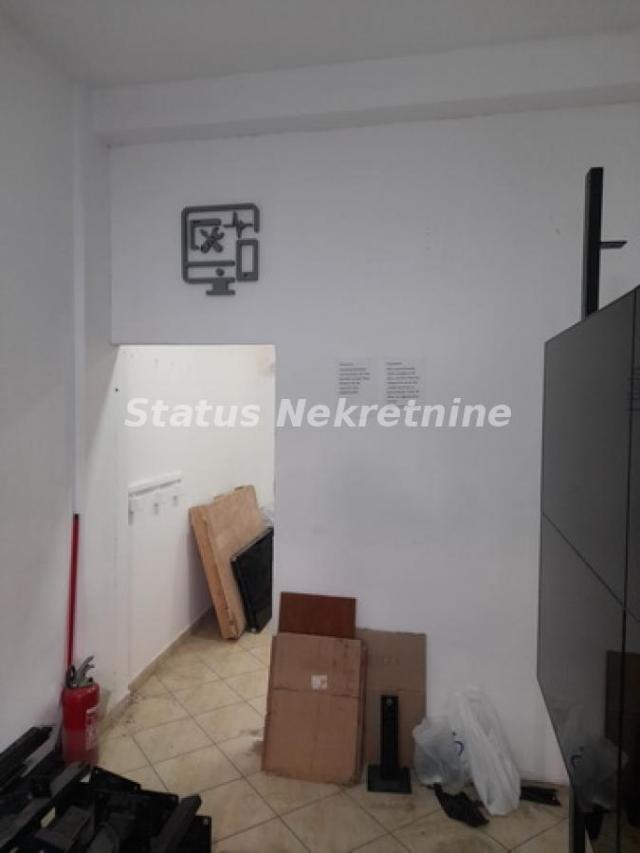 Nova Detelinara-Lep Uknjižen Lokal 27 m2 za razne namene-065/385 8880