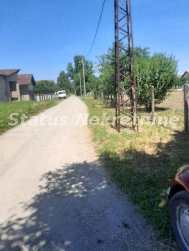 PRAZAN OGRAĐEN PLAC 1500 m2 U VETERNIKU BLIŽE FUTOGU POGODNO ZA BIZNIS-potreban Depozit-065/385 8880