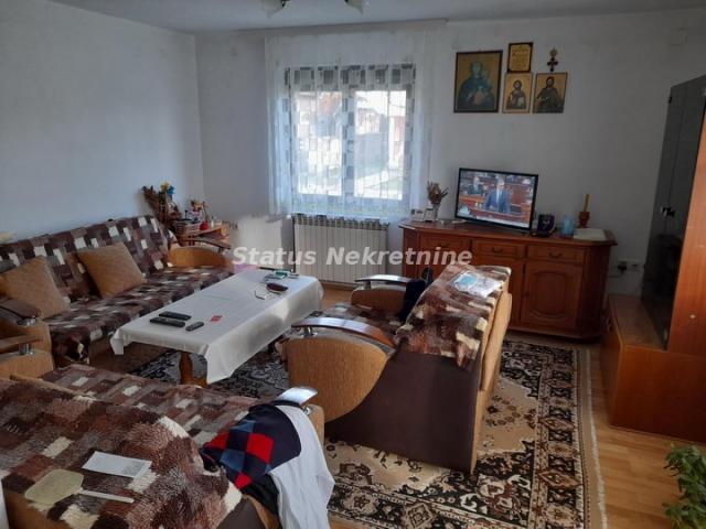 Temerin-novija spratna kuća 180 m2 na placu 738 m2 i na uglu dve ulice-065/385 8880