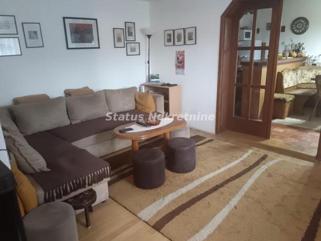 Sremska Kamenica-Paragovo-Lepa Vikendica 55m2 na Visinskom Placu 999 m2-065/385 8880