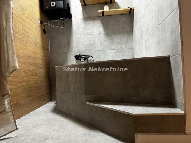 Centar-Luksuzan Trosoban stan 72 m2 na Prestižnoj Lokaciji-065/385 8880