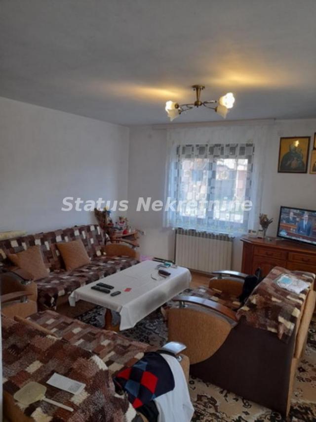 Temerin-novija spratna kuća 180 m2 na placu 738 m2 i na uglu dve ulice-065/385 8880