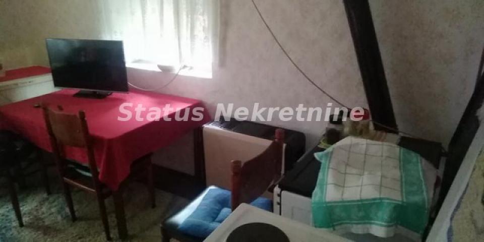 Kać-Kuća na Velikom Placu 2270m2 Pogodna za Poslovnu Delatnost-065/385 8880