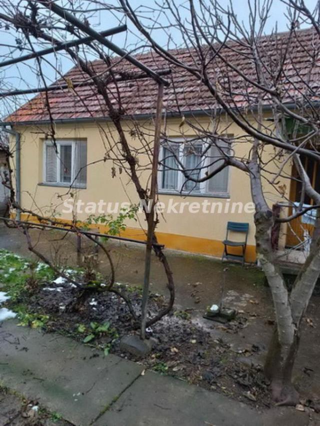 Šid-Pristojna Porodična kuća 122 m2 sa Dve Stambene jedinice-065/385 8880