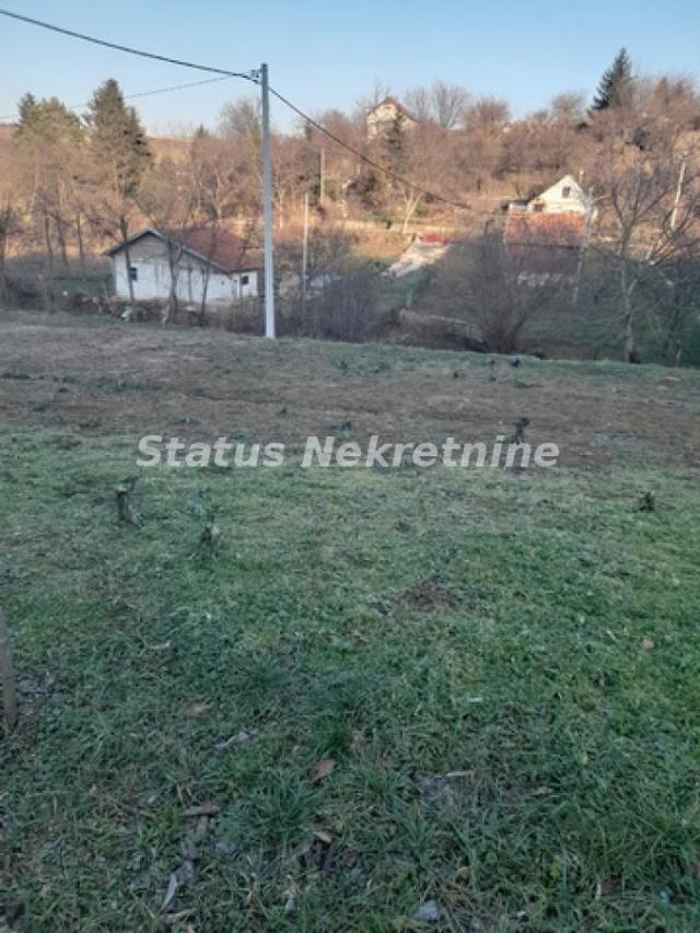 Fruška Gora-Lepa osunčana velika Građevinska parcela 4689 m2 na brdu iznad Beočina-065/3858880