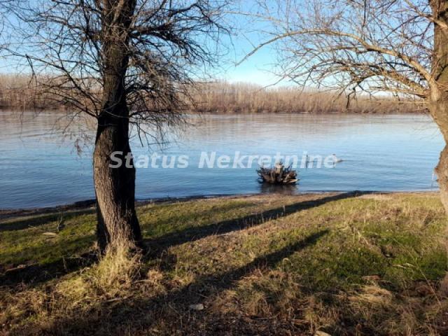 Banoštor-Fantastičan Veliki Građevinski Plac 3000 m2 pored vode za Umetnike i uživanje-065/385 8880