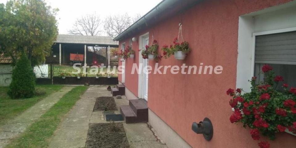 Kać-Kuća na Velikom Placu 2270m2 Pogodna za Poslovnu Delatnost-065/385 8880