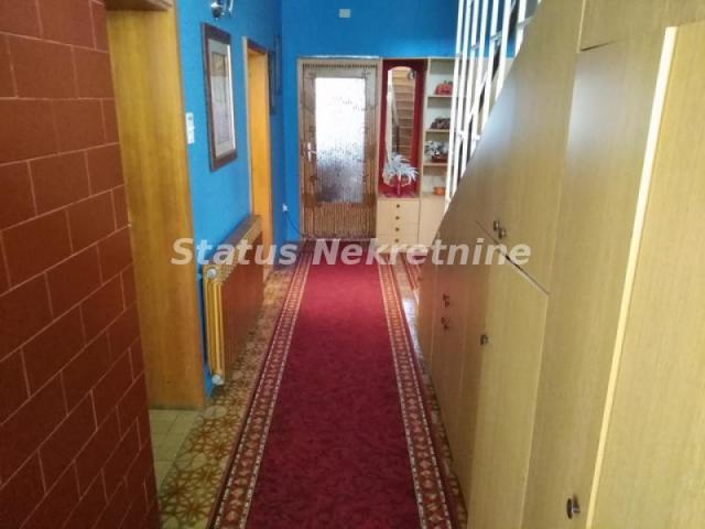 Temerin-Spratna kuća 450 m2 u širem Centru-065/385 8880