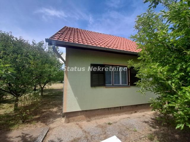 Banstol-Uknjižena Vikendica 65 m2 na lepom ravnom Placu 1067 m2 u Zelenoj Oazi-065/385 8880