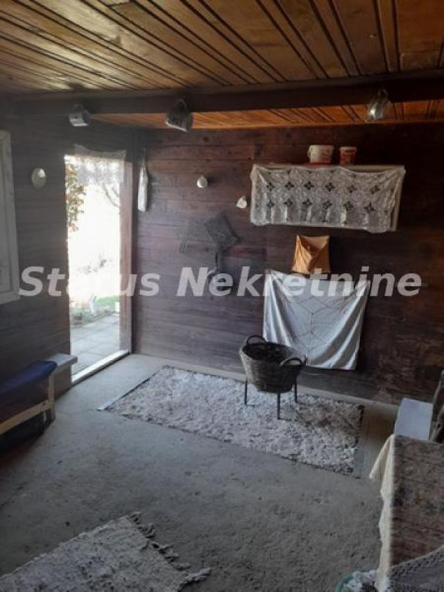 Bukovac-Mala Rustična Vikendica na Placu od 2934 m2-065/385 8880