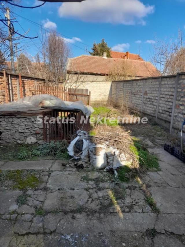 Zrenjanin-Rustična kuća 120 m2 sa razrađenim lokalom 37 m2 na glavnom putu-065/385 8880