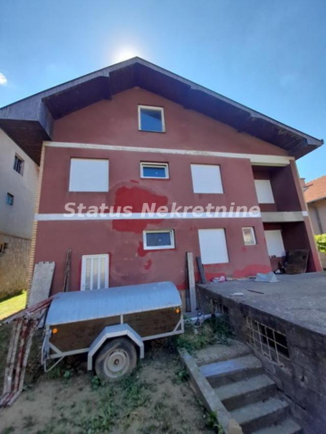 Veternik-Useljiva Porodična kuće 164 m2 na Placu od 510 m2-065/385 8880