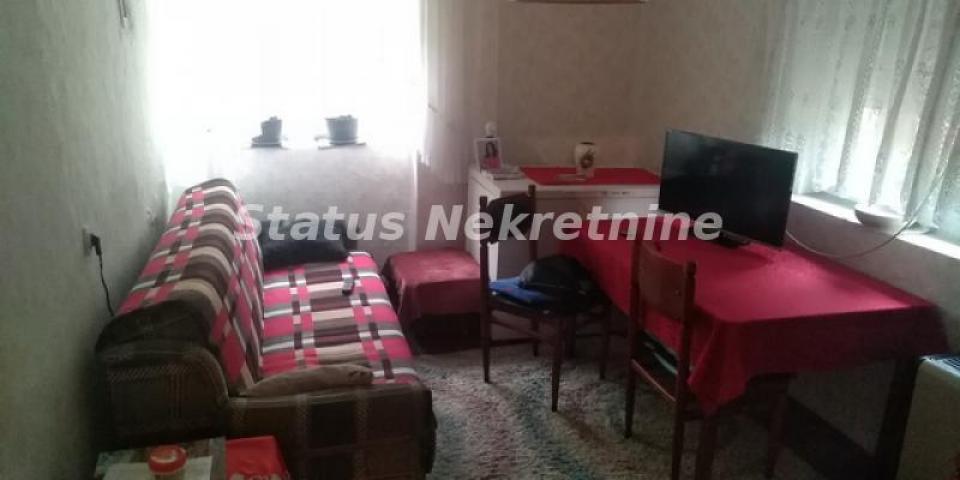 Kać-Kuća na Velikom Placu 2270m2 Pogodna za Poslovnu Delatnost-065/385 8880