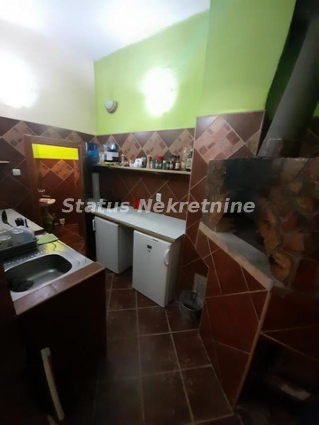 Zrenjanin-Rustična kuća 120 m2 sa razrađenim lokalom 37 m2 na glavnom putu-065/385 8880