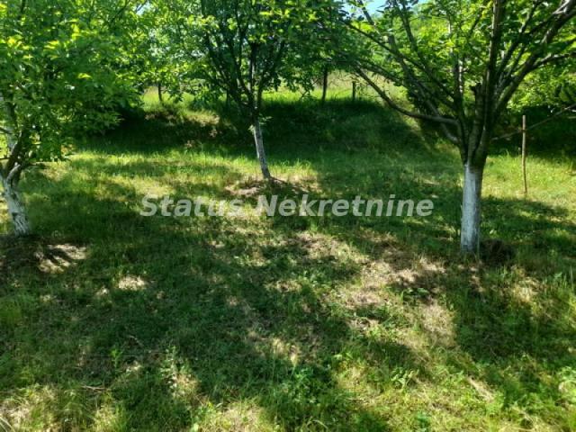 Salaksije-Vikendica 30 m2 na Placu od 1400 m2 sa Pogledom-065/385 8880