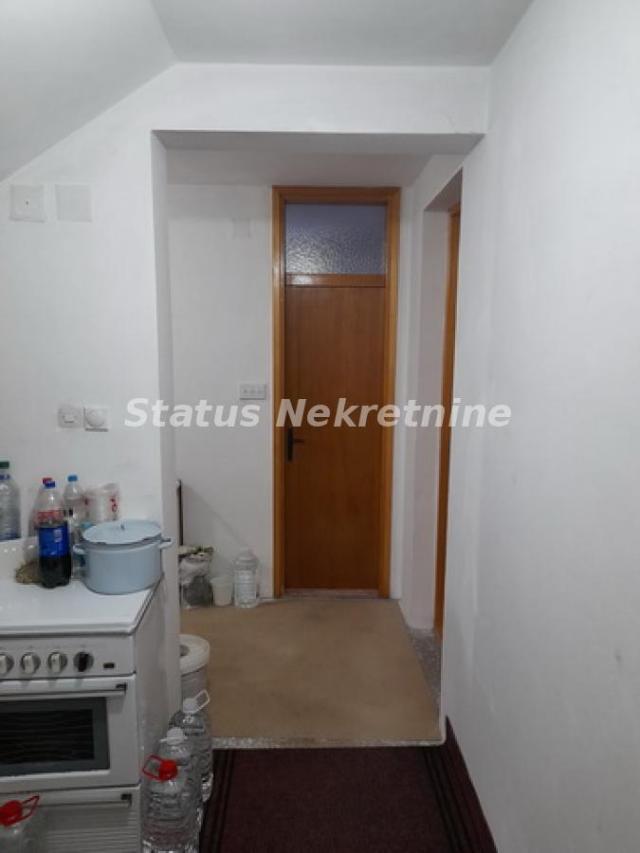 Temerin-novija spratna kuća 180 m2 na placu 738 m2 i na uglu dve ulice-065/385 8880