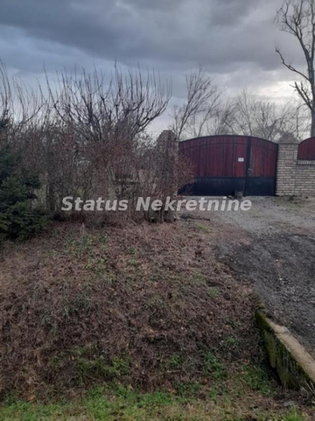 Futog-Građevinsko zemljište 3300 m2 u Radnoj Zoni za Poslovanje-065/385 8880