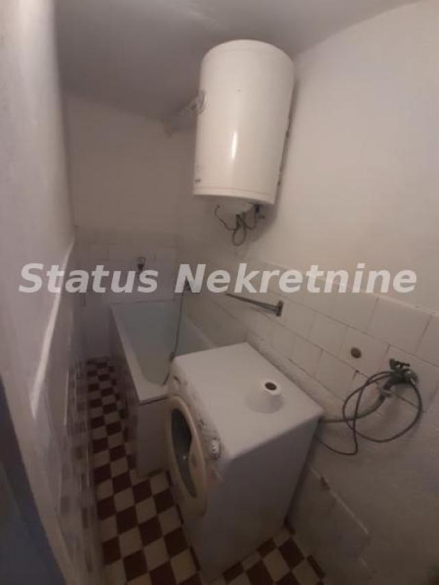 Salajka-Useljiva dvorišna manja kuća 66 m2 u blizini tržnog centra Big-a-065/385 8880