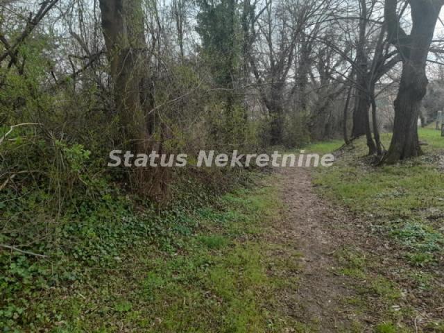 Petrovaradin-Građevinski Plac 505 m2 kod crkve na Tekijama-065/385 8880