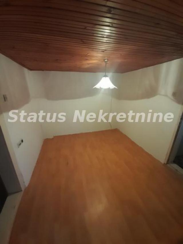 Salajka-Useljiva dvorišna manja kuća 66 m2 u blizini tržnog centra Big-a-065/385 8880