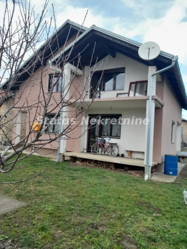 Temerin-novija spratna kuća 180 m2 na placu 738 m2 i na uglu dve ulice-065/385 8880