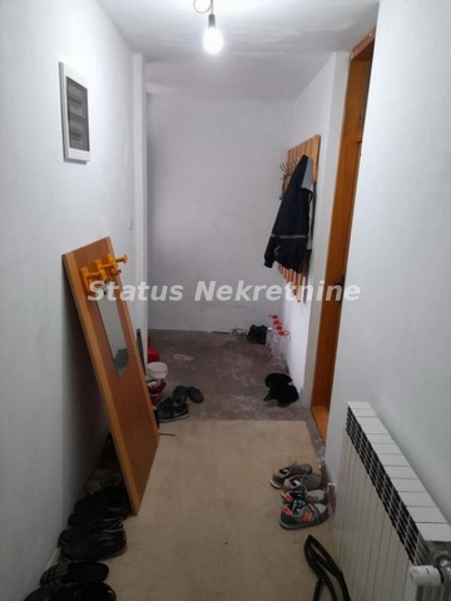 Temerin-novija spratna kuća 180 m2 na placu 738 m2 i na uglu dve ulice-065/385 8880