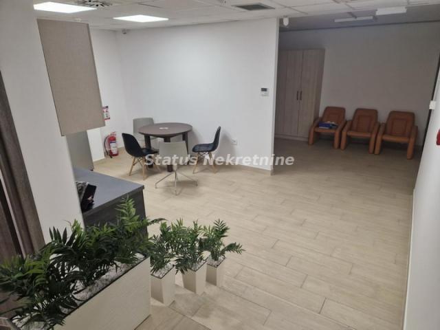 širi Centar-Useljiv Lokal 289 m2 u blizini Centra grada-065/385 8880