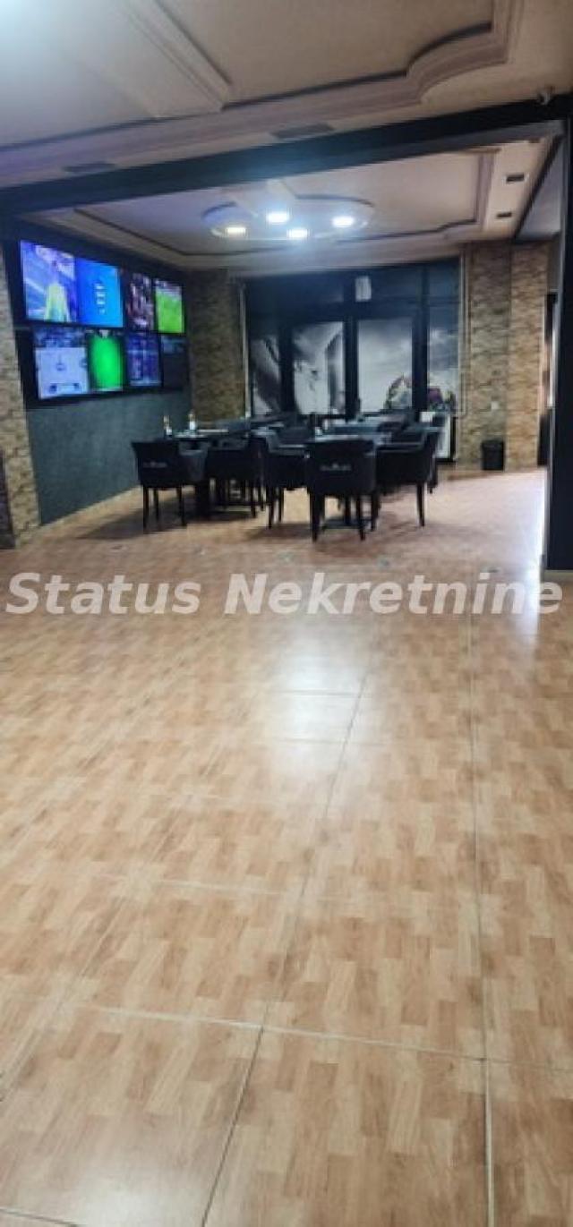 Petrovaradin-Razrađen Prazan Ulični Lokal 160 m2-065/385 8880