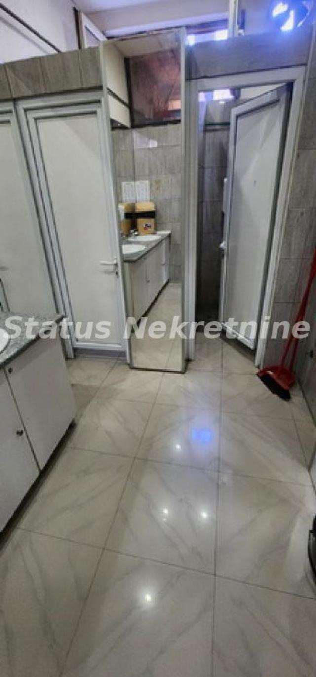 Petrovaradin-Razrađen Prazan Ulični Lokal 160 m2-065/385 8880