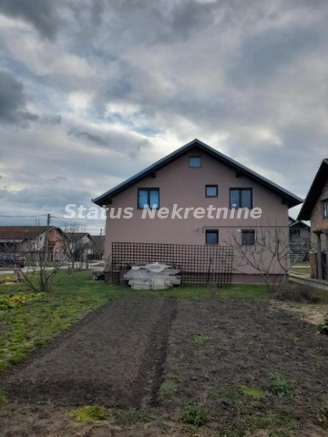 Temerin-novija spratna kuća 180 m2 na placu 738 m2 i na uglu dve ulice-065/385 8880