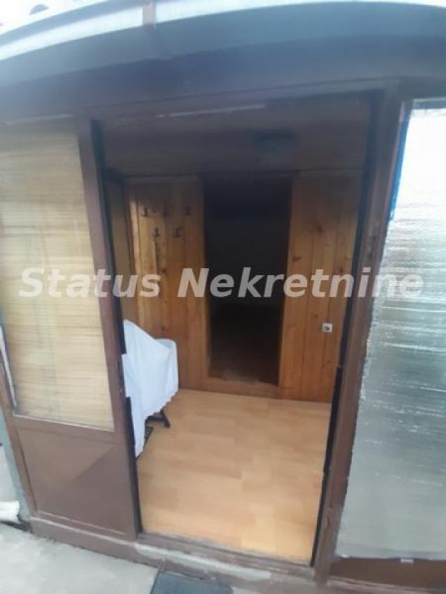 Salajka-Useljiva dvorišna manja kuća 66 m2 u blizini tržnog centra Big-a-065/385 8880