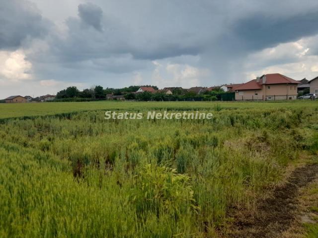 Futog-Pogodan Građevinski plac 688 m2 u Novom Futogu-065/385 8880