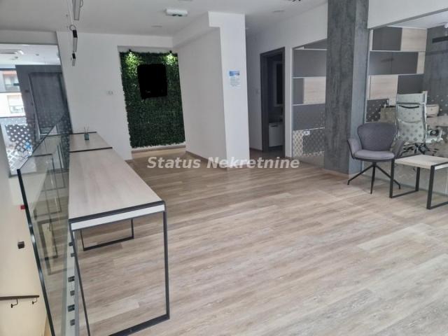 širi Centar-Useljiv Lokal 289 m2 u blizini Centra grada-065/385 8880