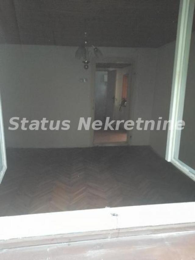 Salajka-Useljiva dvorišna manja kuća 66 m2 u blizini tržnog centra Big-a-065/385 8880