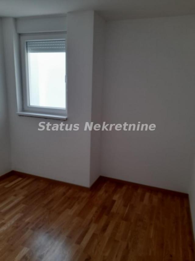 Adice-Useljiv Veliki Četvorosoban stan 80 m2 na Pogodnoj Lokaciji-povrat PDV-065/385 8880