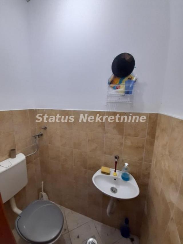 Nova Detelinara-Lep Uknjižen Lokal 27 m2 za razne namene-065/385 8880