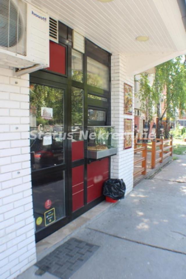 Lokal u radu-na odličnoj lokaciji-sa Baštom-065/3858-888