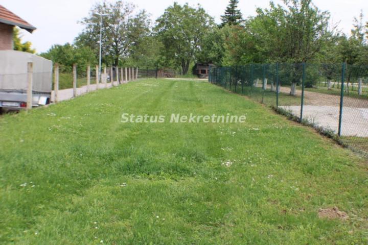 Petrovaradin-Širine 95 m2 uknjižena  vikend. kuća