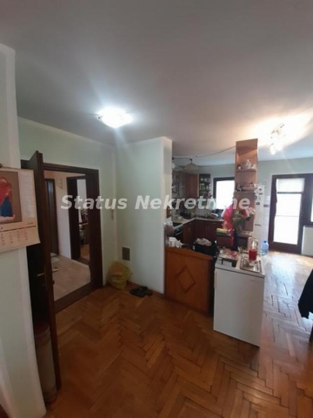 Veternik-Uknjižena Porodična kuća 250 na Placu 530 m2 u Mirnom kraju-065/385 8880