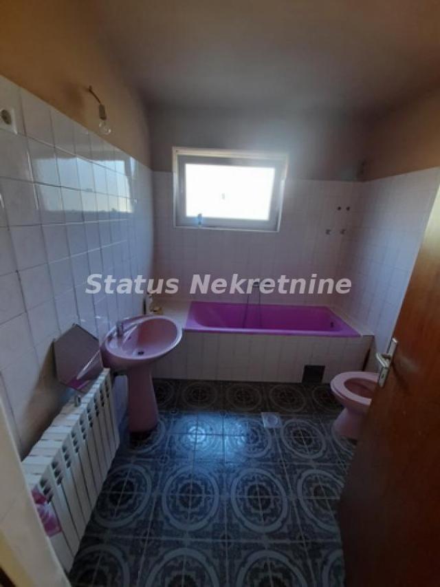 Veternik-Useljiva Porodična kuće 164 m2 na Placu od 510 m2-065/385 8880