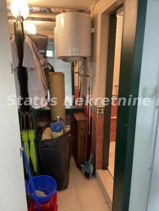 Stari Grad- Lokal 90 m2 u blizini Suda sa Parking Mestom-Zakupnina 650e-potreban je Depozit-065/385 