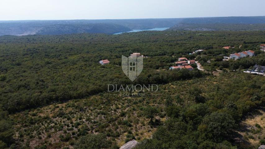 Labin, Veliko građevinsko zemljište na odličnoj lokaciji