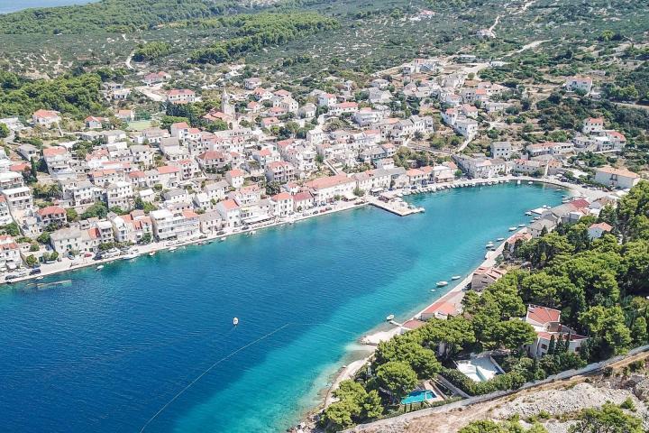 Brač, Povlja, poljoprivredno zemljište s pogledom, 17. 500 m2