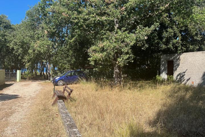 Istra, Peroj poljoprivredno zemljište 50 metara od mora s upisanim temeljem